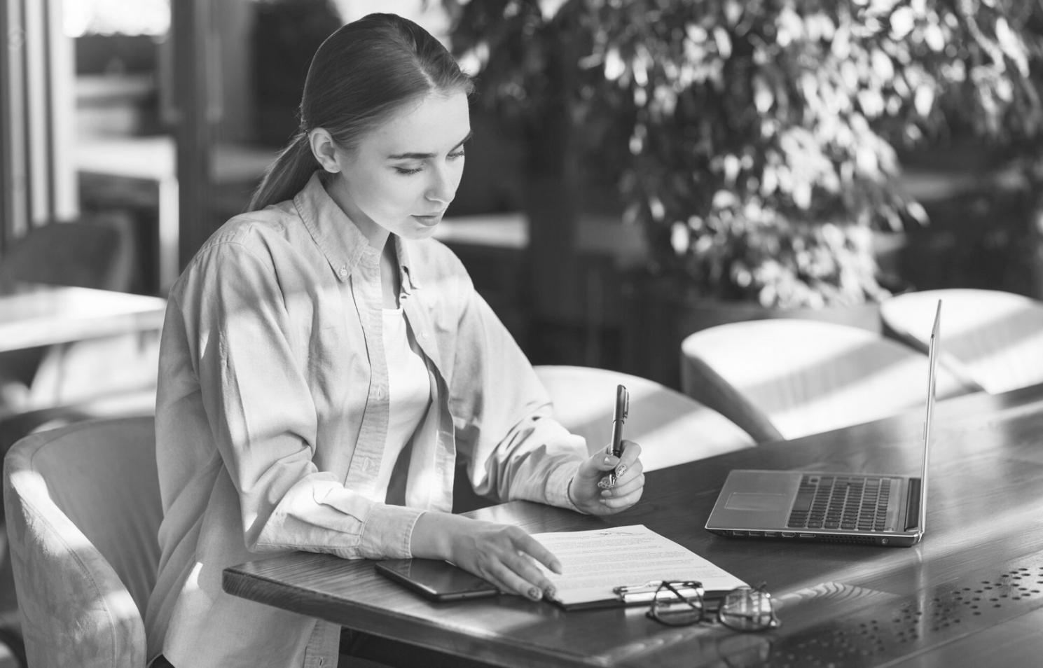 Finanzanalyse und Budgetplanung im Büro